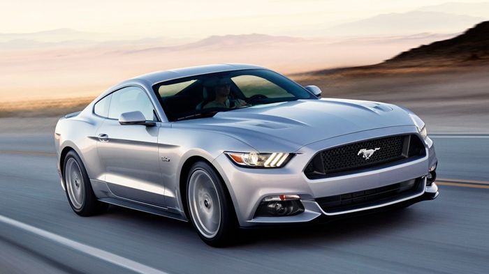 Η EcoBoost έκδοση της Mustang διαθέτει την 4κύλινδρη εκδοχή των 2,3 λίτρων του μοτέρ, το οποίο αποδίδει 314 ίππους και 433 Nm.