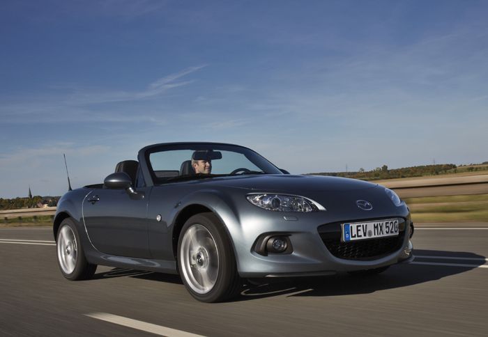 Η μεγαλύτερη προσθήκη στο ανανεωμένο Mazda MX-5 είναι αυτή του ενεργού συστήματος προστασίας πεζών.