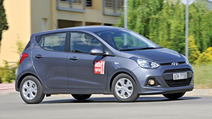 Στο δρόμο το Hyundai i10 πατάει γερά, δίνοντας την αίσθηση μεγαλύτερου αυτοκινήτου. 