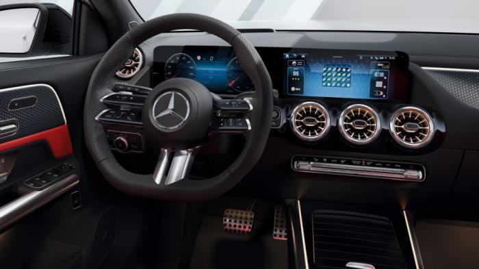 Νέας γενιάς είναι το στάνταρ δερμάτινο τιμόνι της νέας Mercedes GLA, που για πρώτη φορά διατίθεται ως θερμαινόμενο στη γραμμή εξοπλισμού AMG Line.