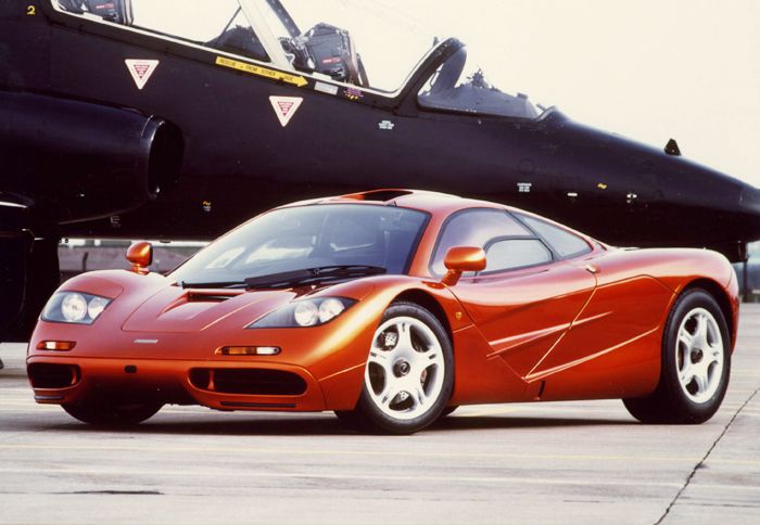 Η πρώτη McLaren F1 του 1992, παραμένει και σήμερα το ταχύτερο ατμοσφαιρικό μοντέλο παραγωγής με τελική κοντά στα 400 χ.α.ω.!