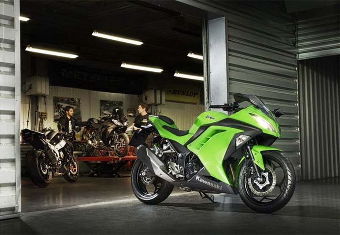 Ανταποκρινόμενη στις απαιτήσεις των καιρών, η Kawasaki προσπαθεί να χαράξει μια γραμμή ανάμεσα στην sport οδήγηση και στην οικονομία.