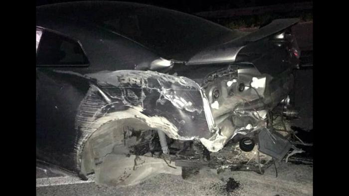 Το μεγάλο πρόβλημα πέρα από τη φαναρτζοδουλειά, είναι το νερό, μιας και πρέπει να έχει καταστρέψει μοτέρ και εσωτερικό.