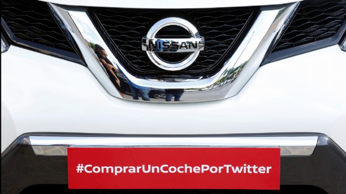 Ο υποψήφιος αγοραστής χρησιμοποίησε το hashtag #compraruncocheportwitter, που στα Ελληνικά σημαίνει «αγορά αυτοκινήτου μέσω Twitter». Ο υποψήφιος αγοραστής χρησιμοποίησε το hashtag #compraruncocheportwitter, που στα Ελληνικά σημαίνει «αγορά αυτοκινήτου μέσω Twitter».