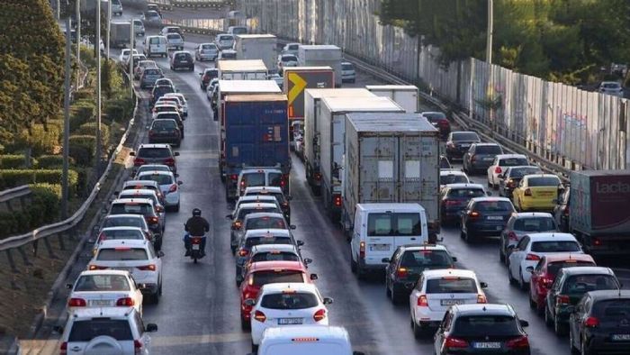 K.O.K.: Λεωφορείο ή νταλίκα στην αριστερή λωρίδα; Απαγορεύεται K.O.K.: Λεωφορείο ή νταλίκα στην αριστερή λωρίδα; Απαγορεύεται