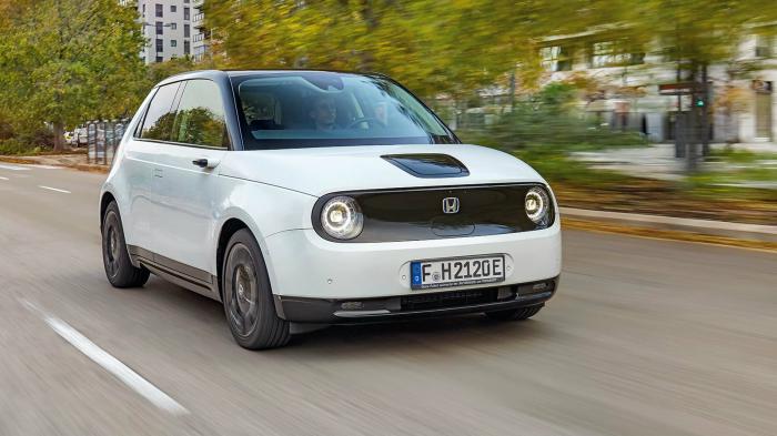 Το πρώτο ηλεκτρικό αυτοκίνητο της Honda έχει όλα τα φόντα για να χαρακτηριστεί ως ένα cult μοντέλο της σύγχρονης εποχής. Έχει ρετρό εμφάνιση, μίνιμαλ διαστάσεις (μήκος 3,9 μ.) και πάει σαν καρτ στο δρ Το πρώτο ηλεκτρικό αυτοκίνητο της Honda έχει όλα τα φόντα για να χαρακτηριστεί ως ένα cult μοντέλο της σύγχρονης εποχής. Έχει ρετρό εμφάνιση, μίνιμαλ διαστάσεις (μήκος 3,9 μ.) και πάει σαν καρτ στο δρ