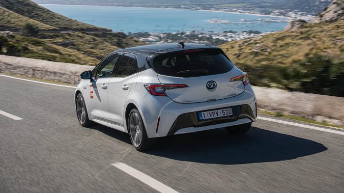 Πλέον, με τη νέα Corolla, μπορείς να κινηθείς αμιγώς ηλεκτρικά με υψηλή ταχύτητα και για αρκετή απόσταση. Πλέον, με τη νέα Corolla, μπορείς να κινηθείς αμιγώς ηλεκτρικά με υψηλή ταχύτητα και για αρκετή απόσταση.