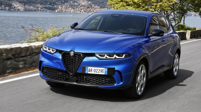 Δε χρειάζεται να είσαι οπαδός της Alfa για να ξεχωρίσεις την Tonale. Φινέτσα, παράδοση και μοντέρνο design συνθέτουν ένα κομψό και γεμάτο στυλ σύνολο που κάνει τη διαφορά σε μια κατηγορία, όπου κυριαρ Δε χρειάζεται να είσαι οπαδός της Alfa για να ξεχωρίσεις την Tonale. Φινέτσα, παράδοση και μοντέρνο design συνθέτουν ένα κομψό και γεμάτο στυλ σύνολο που κάνει τη διαφορά σε μια κατηγορία, όπου κυριαρ