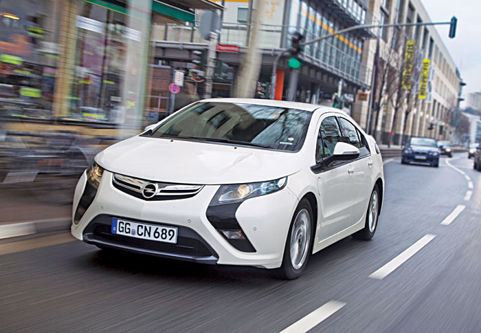 Οδηγούμε το Opel Ampera Οδηγούμε το Opel Ampera