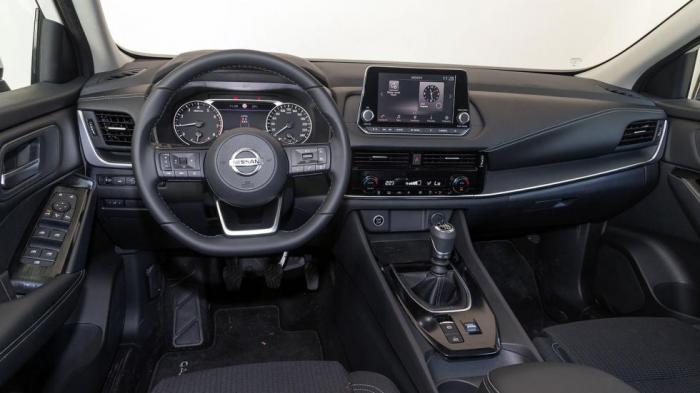 Premium επίγευση έχει η καμπίνα του Nissan Qashqai που ξεχωρίζει για την απτή ποιότητα υλικών και την αίσθηση των μπουτόν σε διάφορα σημεία του. Premium επίγευση έχει η καμπίνα του Nissan Qashqai που ξεχωρίζει για την απτή ποιότητα υλικών και την αίσθηση των μπουτόν σε διάφορα σημεία του.