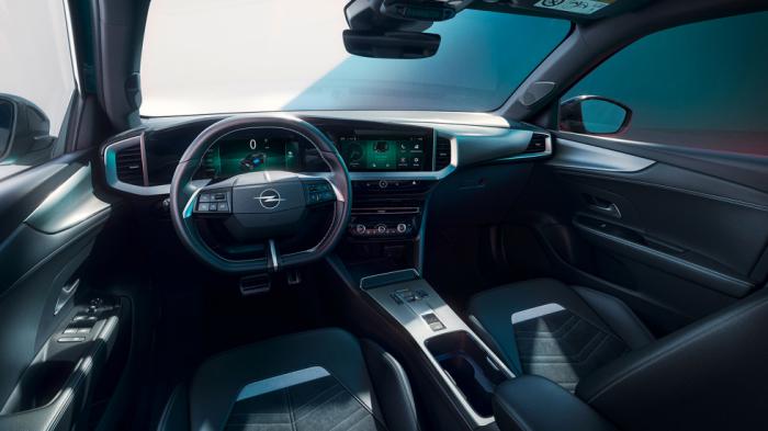 Στην καμπίνα του το ανανεωμένο Opel Mokka διαθέτει πλέον δύο οθόνες 10', ενσωματωμένες σε ένα ενιαίο πλαίσιο. Στην καμπίνα του το ανανεωμένο Opel Mokka διαθέτει πλέον δύο οθόνες 10', ενσωματωμένες σε ένα ενιαίο πλαίσιο.