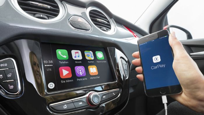 Επιπλέον έχει ενσωματωθεί το αναβαθμισμένο σύστημα infotainment IntelliLink, το οποίο ενσωματώνει τα Apple CarPlay και Android Auto.