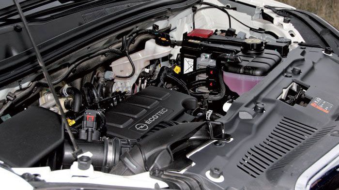 Ο 1,4 Turbo Ecotec των 140 ίππων, προσφέρει καλές επιδόσεις με αυξημένη (στην πράξη) κατανάλωση, ενώ έχει τραχιά λειτουργία όταν πιέζεται.