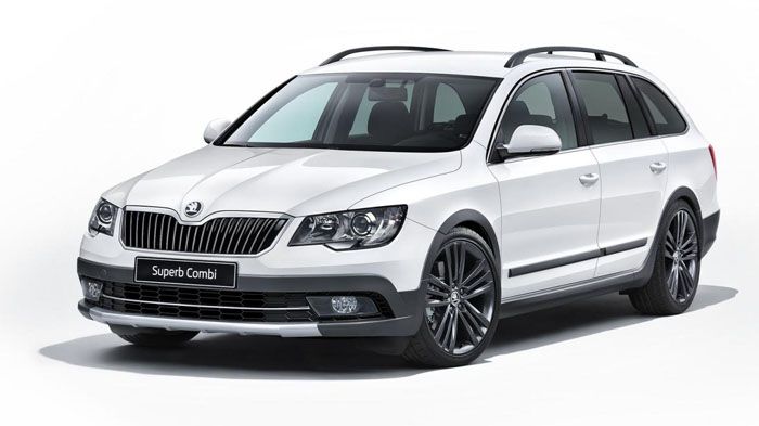 Η Skoda πολύ διακριτικά αποκάλυψε το εξοπλιστικό πακέτο Outdoor, το οποίο ταιριάζει στο ανανεωμένο Superb Combi. 