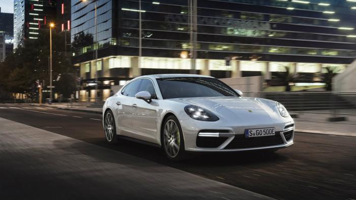 H νέα Panamera Turbo S E-Hybrid θα αποδίδει συνδυαστικά 680 ίππους και θα μπορεί να επιταχύνει από 0-100 σε 3,2 δευτερόλεπτα. H νέα Panamera Turbo S E-Hybrid θα αποδίδει συνδυαστικά 680 ίππους και θα μπορεί να επιταχύνει από 0-100 σε 3,2 δευτερόλεπτα.