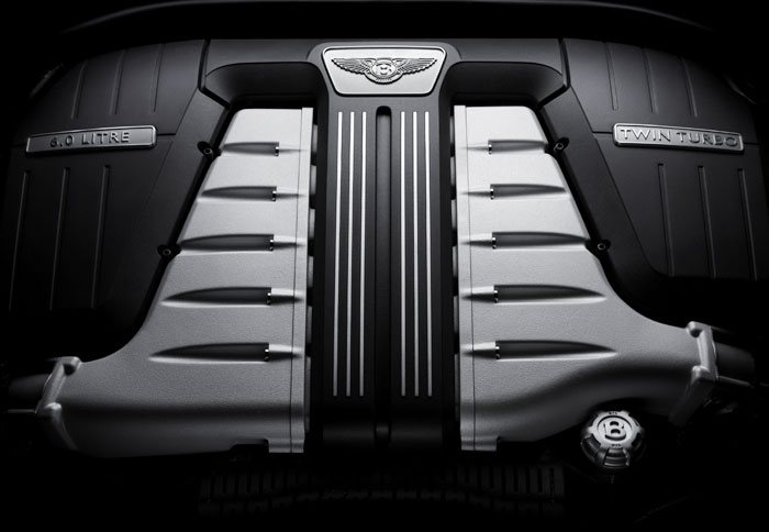 Κάνοντας χρήση της τεχνογνωσίας του Ομίλου VW, του οποίου είναι επιφανές μέλος, η Bentley θα ετοιμάσει ένα plug-in υβριδικό μοντέλο, το οποίο θα κινείται για 25-30 χλμ. μόνο με ηλεκτρισμό.