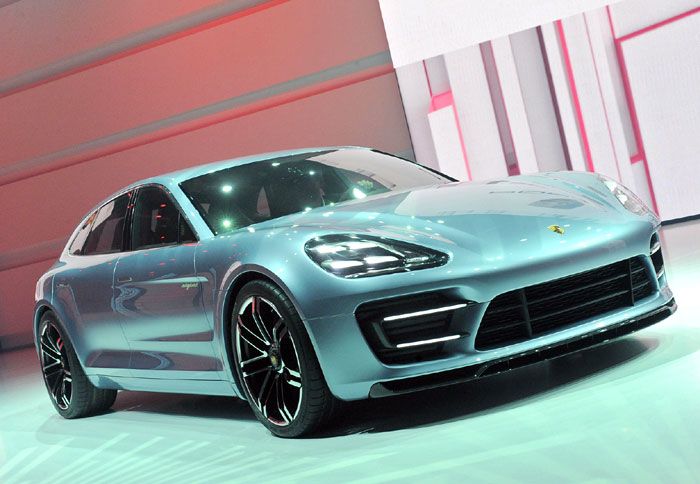Σχεδιασμένο για να δώσει το στίγμα της επόμενης μέρας της Porsche, το εντυπωσιακό πρωτότυπο, που αποτελεί την έκπληξη των Γερμανών στο Παρίσι.