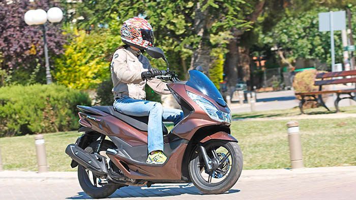 Οι μαζεμένες διαστάσεις και το χαμηλό του βάρος, το κάνουν ιδανικό για νέους αναβάτες.