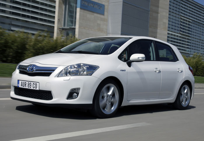 To Toyota Auris HSD