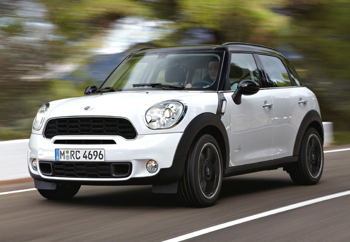 To Mini Countryman μόλις που ξεπερνά τα 4 μέτρα σε μήκος To Mini Countryman μόλις που ξεπερνά τα 4 μέτρα σε μήκος