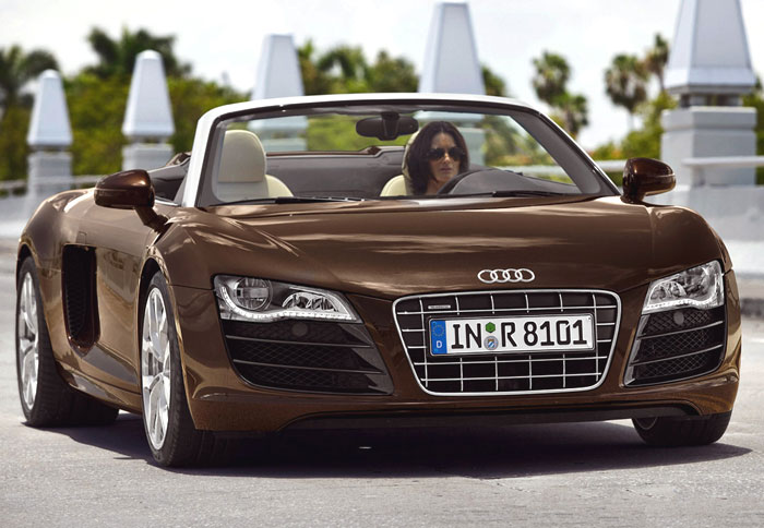 Το R8 Spyder θα διατίθεται πλέον και με τον V8 κινητήρα 4,2 λίτρων 