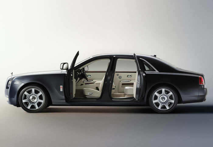 Οι νέες θέσεις εργασίας στη Rolls Royce μαρτυρούν τη σταθερή της πορεία στην αγορά 