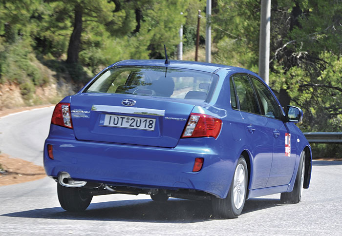 Μόνιμη τετρακίνησης Symmetrical AWD για το Impreza Μόνιμη τετρακίνησης Symmetrical AWD για το Impreza