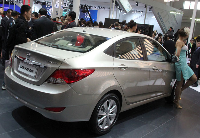 Το αυτοκίνητο χρησιμοποιεί την νέα σχεδιαστική φιλοσοφία της Hyundai με τις χυτές γραμμές που είδαμε και στη Sonata 