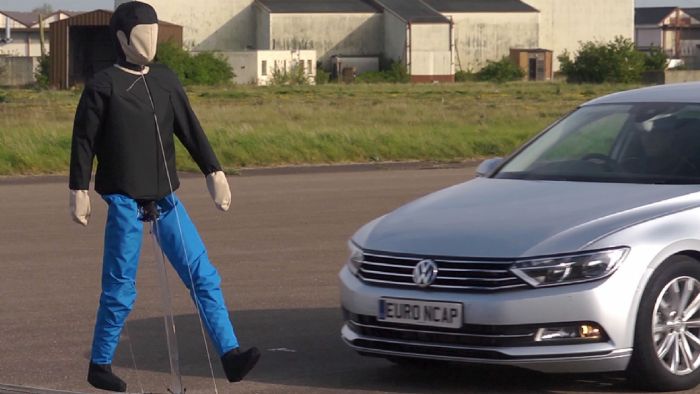 Στη συνολική βαθμολογία του EuroNCAP πλέον μετρούν και τομείς, όπως η ασφάλεια των πεζών σε ενδεχόμενο σύγκρουσης. Στη συνολική βαθμολογία του EuroNCAP πλέον μετρούν και τομείς, όπως η ασφάλεια των πεζών σε ενδεχόμενο σύγκρουσης.