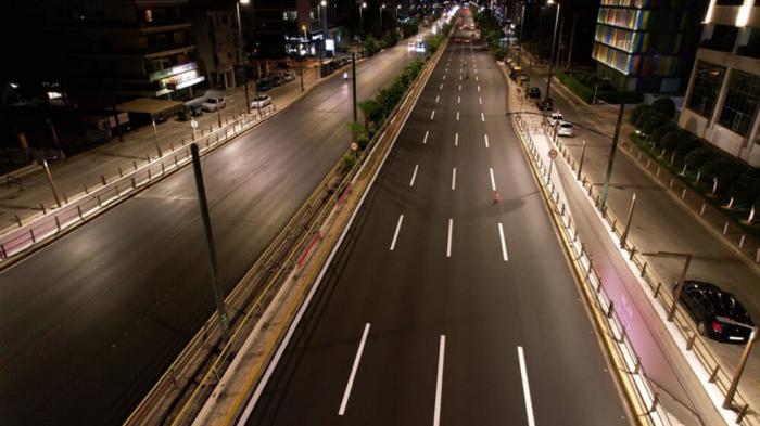 Μπαίνουν πιο φωτεινές και ανθεκτικές διαγραμμίσεις στην Λ. Συγγρού 