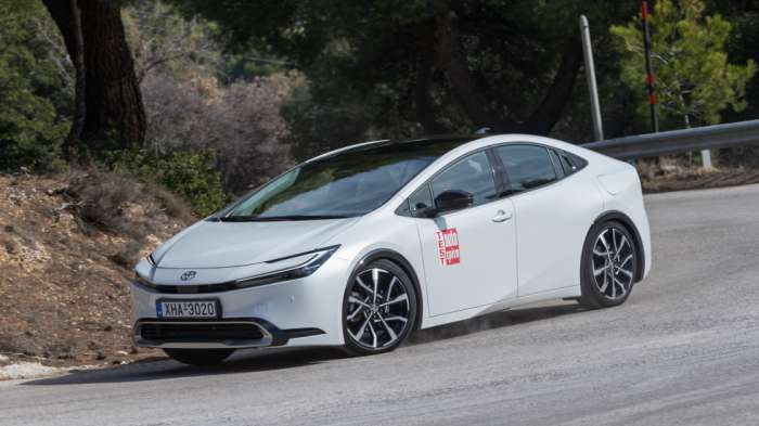 Η αεροδυναμική σχεδίαση του Toyota Prius και η καλή δουλειά των σχεδιαστών στην ηχομόνωση, εξασφαλίζει πολύ χαμηλά επίπεδα θορύβου στην καμπίνα (65,2 dB με ταχύτητα 100 χλμ./ώρα). Η αεροδυναμική σχεδίαση του Toyota Prius και η καλή δουλειά των σχεδιαστών στην ηχομόνωση, εξασφαλίζει πολύ χαμηλά επίπεδα θορύβου στην καμπίνα (65,2 dB με ταχύτητα 100 χλμ./ώρα).