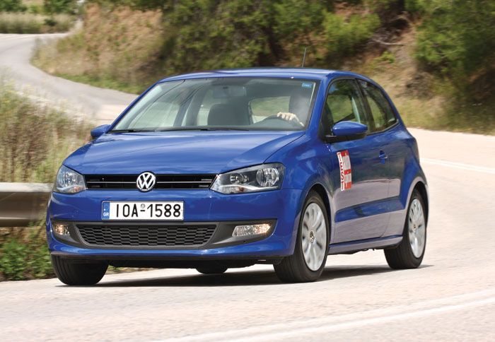 Με κινητήρα πετρελαίου 1,6 λτ. και φιλοσοφία BlueMotion, το Polo
στοχεύει στην οικονομία καυσίμου. Με κινητήρα πετρελαίου 1,6 λτ. και φιλοσοφία BlueMotion, το Polo
στοχεύει στην οικονομία καυσίμου.