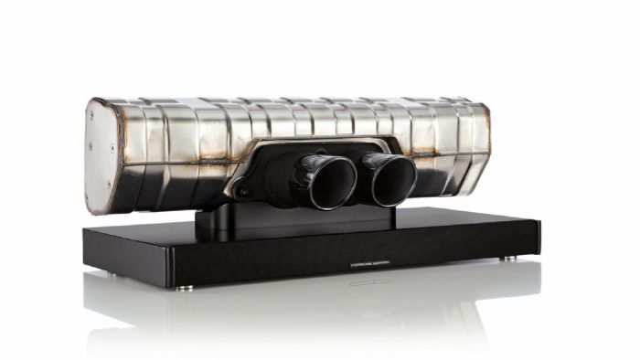 Η Porsche Design μόλις παρουσίασε τη μπάρα ηχείων 911 Soundbar, η τιμή της οποίας εκκινεί από τα 2.900 ευρώ.