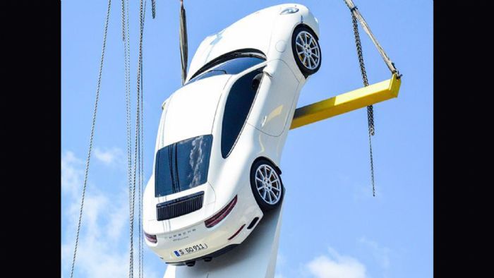 Στο πίσω μέρος έχει γίνει λίγο Aston Martin. Δεν συμφωνείτε;