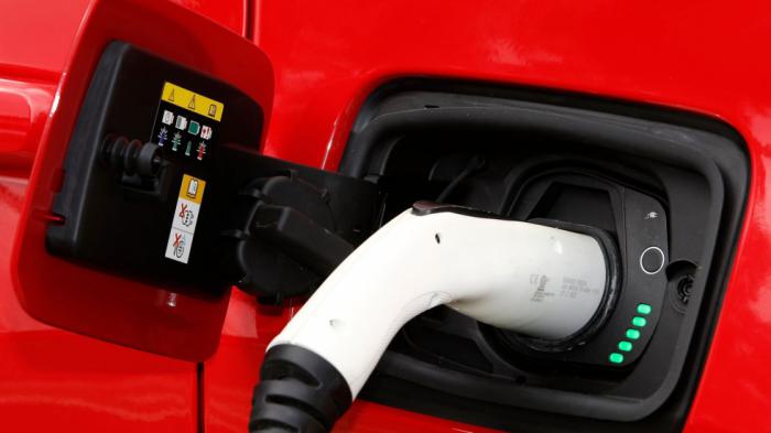 Μαζί με τον Jeep Compass προσφέρεται δωρεάν καλώδιο φόρτισης τύπου 3, που σημαίνει ότι γεμίζει σε WallBox 7,4 kW σε 1 ώρα και 42 λεπτά. Μαζί με τον Jeep Compass προσφέρεται δωρεάν καλώδιο φόρτισης τύπου 3, που σημαίνει ότι γεμίζει σε WallBox 7,4 kW σε 1 ώρα και 42 λεπτά.