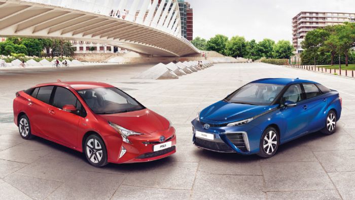 Με το Prius η Toyota δείχνει για μία ακόμα φορά δείχνει το δρόμο προς τους ανταγωνιστές.