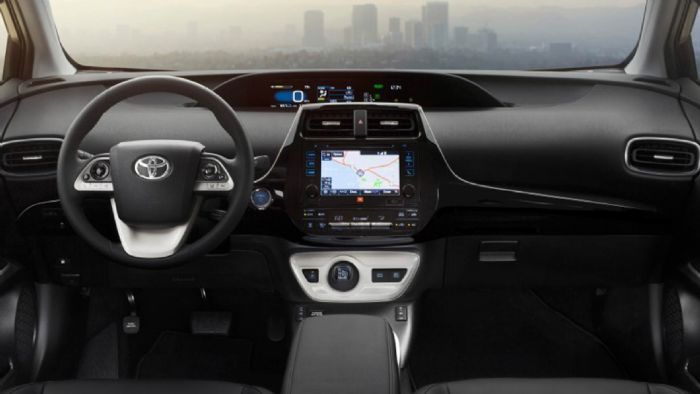 Αυτό είναι το εσωτερικό του νέου Prius. Το τιμόνι θα είναι επενδεδυμένο με υλικό που απωθεί τη ζέστη.