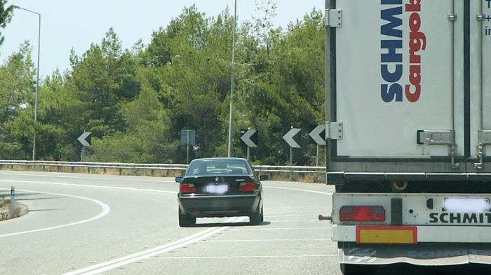 Προσπέραση: Με 90 χλμ./ώρα χρειάζεσαι τουλάχιστον 500 μέτρα 