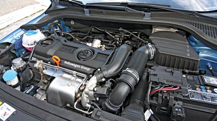 Ο συνδυασμός του τούρμπο κινητήρα με το αυτόματο κιβώτιο διπλού συμπλέκτη DSG7 κολακεύει τις επιδόσεις.