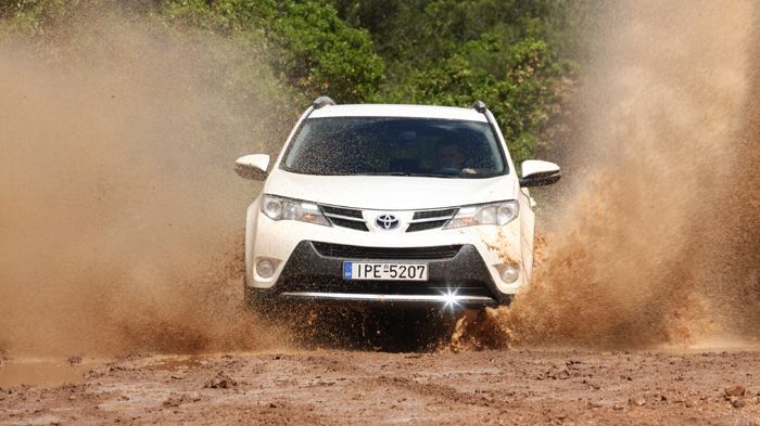 To νέο Toyota RAV4 τα καταφέρνει περίφημα, ακόμα και πολύ πιο μακριά από εκεί που θα χρειαστεί να πάνε οι αγοραστές του. To νέο Toyota RAV4 τα καταφέρνει περίφημα, ακόμα και πολύ πιο μακριά από εκεί που θα χρειαστεί να πάνε οι αγοραστές του.