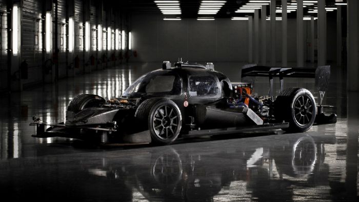 Αντίθετα με το Robocar, το DevBot διαθέτει καμπίνα και μπορεί να οδηγηθεί είτε από άνθρωπο είτε από το κομπιούτερ.