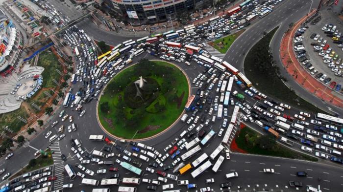 Έχω προτεραιότητα στον κυκλικό κόμβο ή όχι; Δες τι ισχύει Έχω προτεραιότητα στον κυκλικό κόμβο ή όχι; Δες τι ισχύει