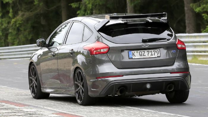 Το body kit του RS500 θα είναι ακόμα πιο «άγριο», με μεγαλύτερη ρυθμιζόμενη πίσω αεροτομή, ευρύτερους αεραγωγούς, carbon καπό και φουσκωμένα φτερά.