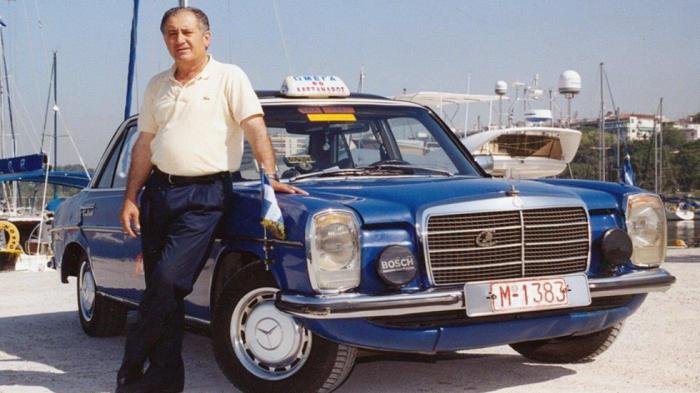 O Γρηγόρης Σαχινίδης με τη Mercedes των 4,6 εκατ. χιλιομέτρων.