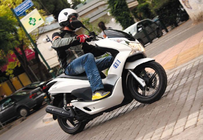 Το κλειδί του κέντρου της πόλης, έχει πάρει επίσημα πλέον, και με τη βούλα των ταξινομήσεων το πανάξιο Honda PCX 125i.
