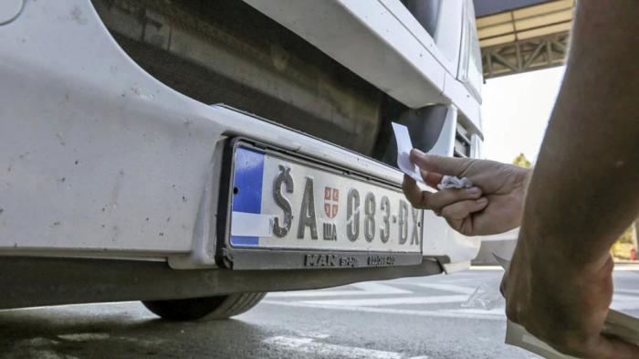 Μεγάλη αναστάτωση έχει φέρει το θέμα με τις πινακίδες κυκλοφορίας ανάμεσα σε Σερβία και Κοσσυφοπέδιο. Μεγάλη αναστάτωση έχει φέρει το θέμα με τις πινακίδες κυκλοφορίας ανάμεσα σε Σερβία και Κοσσυφοπέδιο.