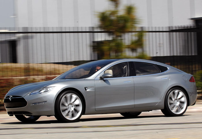 Εξίσου δημοφιλές με το ομόσταβλο Tesla roadster αποδεικνύεται το Tesla Model S