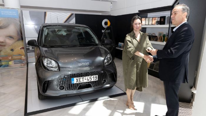 Χαμόγελο του Παιδιού: Παραδόθηκε το smart forfour EQ στη μεγάλη νικήτρια Χαμόγελο του Παιδιού: Παραδόθηκε το smart forfour EQ στη μεγάλη νικήτρια