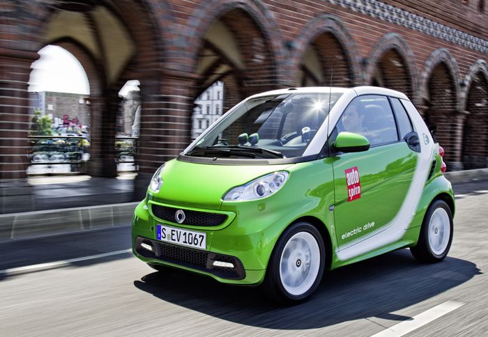 Η ηλεκτροκίνητη εκδοχή του smart fortwo θα βρίσκεται στην Ελλάδα το 2013. Η ηλεκτροκίνητη εκδοχή του smart fortwo θα βρίσκεται στην Ελλάδα το 2013.