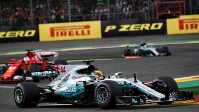 Πρώτος έριξε την καρό σημαία ο Lewis Hamilton ενώ στη δεύτερη θέση τερμάτισε ο Sebastian Vettel. Πρώτος έριξε την καρό σημαία ο Lewis Hamilton ενώ στη δεύτερη θέση τερμάτισε ο Sebastian Vettel.